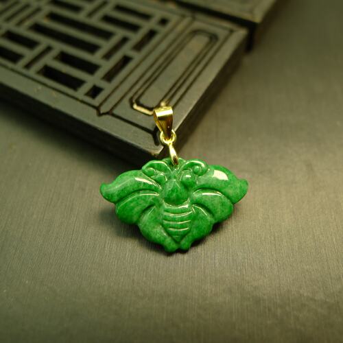 辣绿缅甸天然A货翡翠蝴蝶吊坠