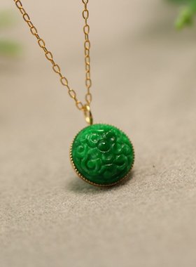 #B833 18K金镶嵌满色辣绿天然A货翡翠圆形雕花锁骨吊坠