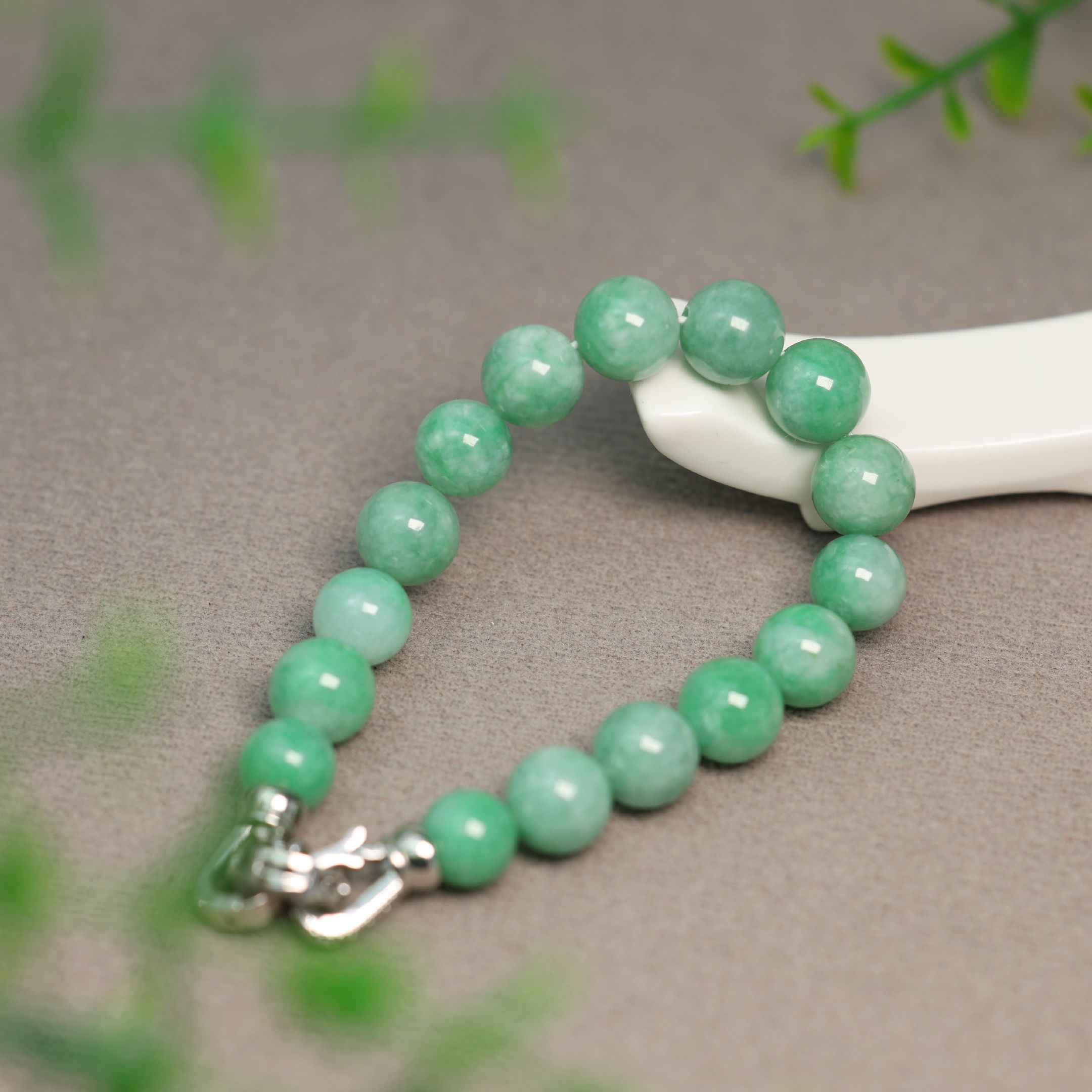天然A货翡翠素面圆珠子手串
