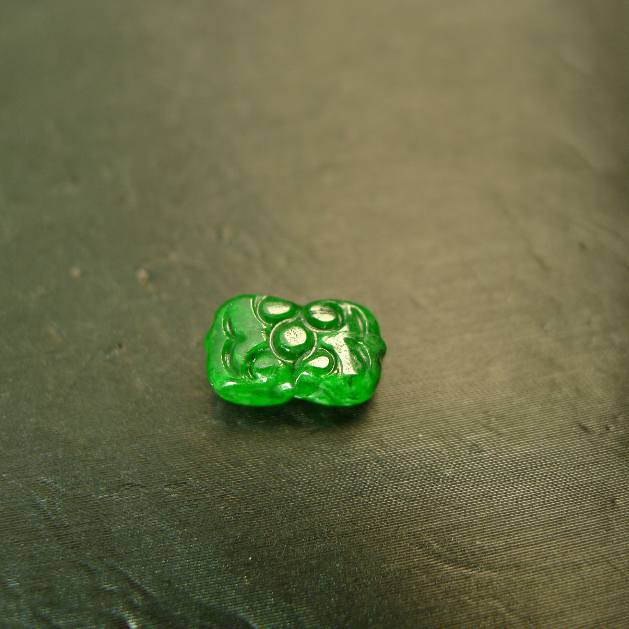 缅甸天然A货翡翠雕花如意小背云