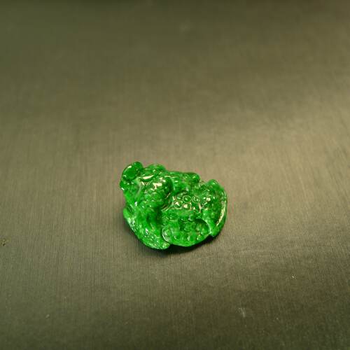 满色辣绿缅甸天然A货翡翠金蟾