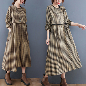 2024年秋季新款复古森系棉麻格子连衣裙女显瘦高腰A字裙宽松裙子