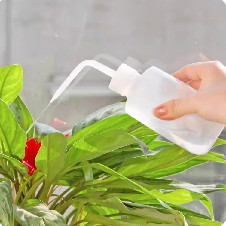尖嘴弯嘴挤压壶工具家用浇花小喷壶养花室内植物多肉浇水壶长嘴壶