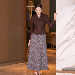 v领修身 气质减龄假两件长袖 羊毛裙 新款 咖色毛呢连衣裙女2025冬季