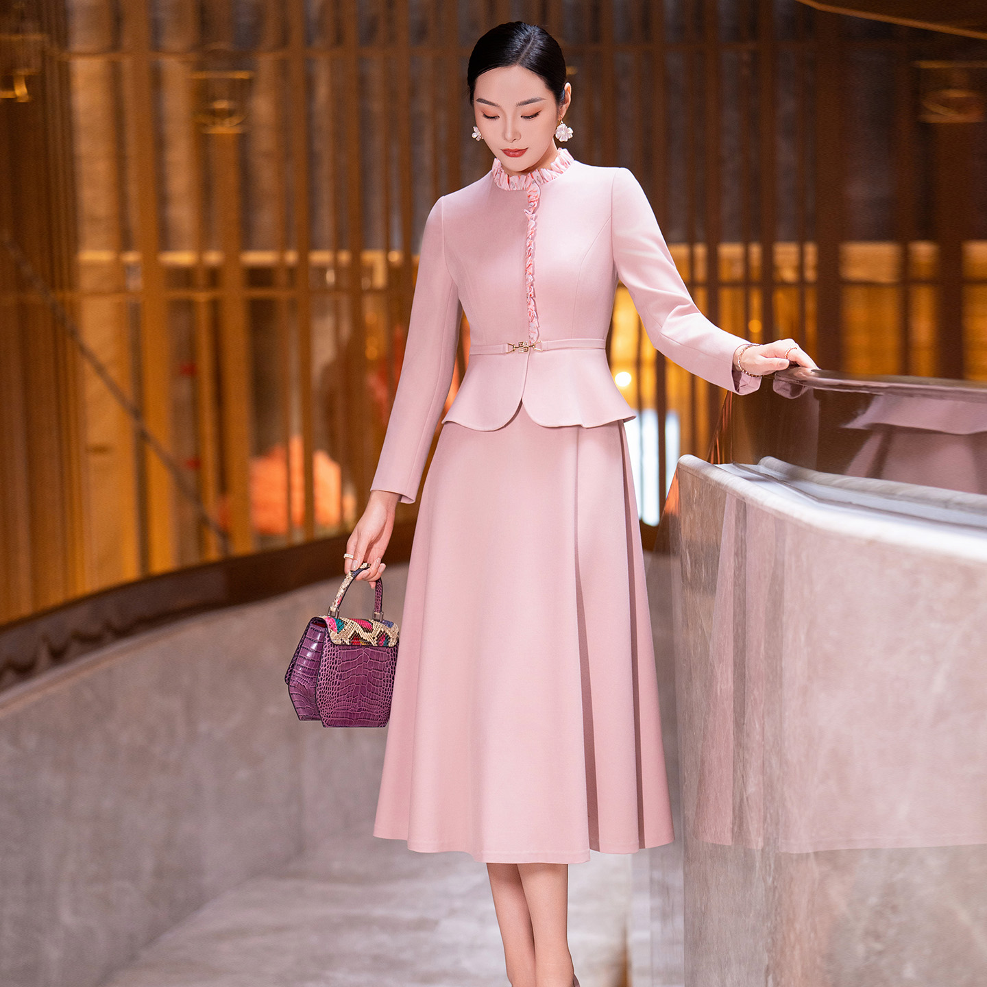 气质减龄粉色毛呢修身连衣裙女