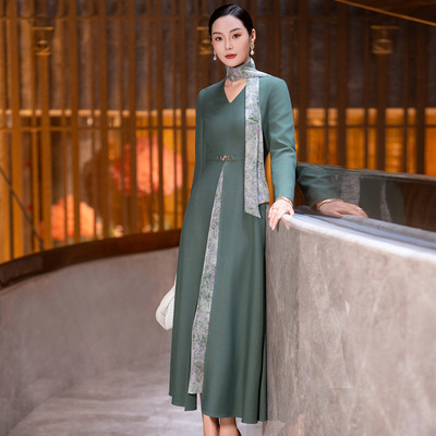 长袖v领修身时尚毛呢连衣裙女