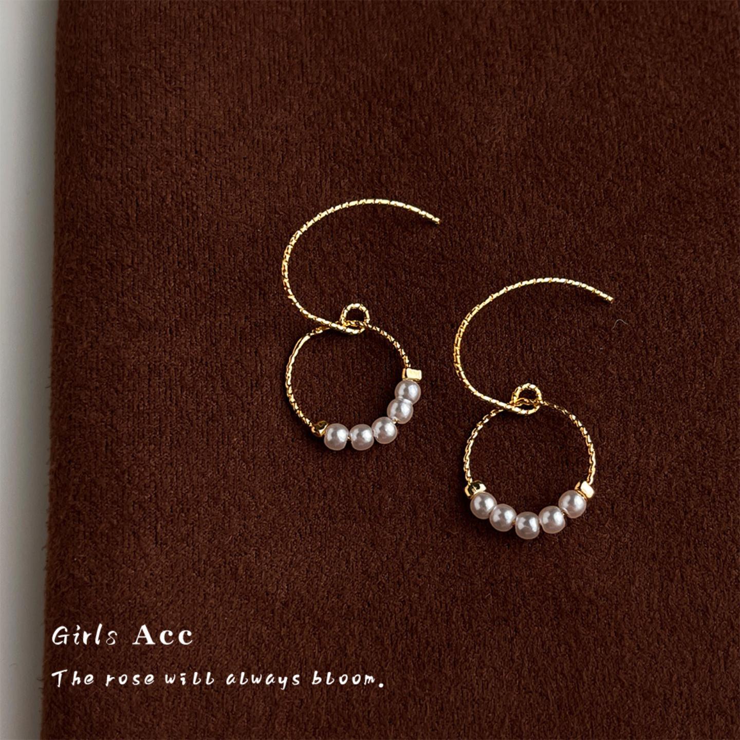 极简主义圆环珍珠耳饰法式时尚