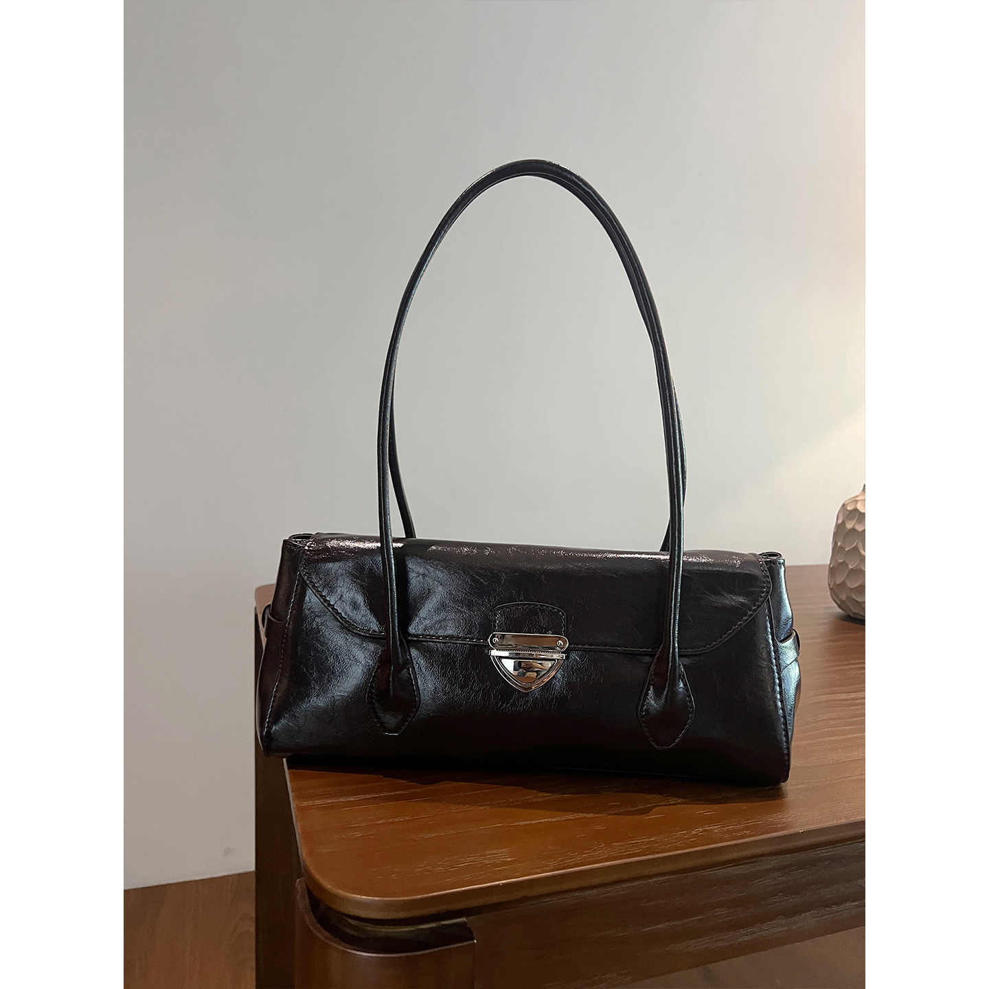 轻奢小众单肩腋下包牛皮法棍包