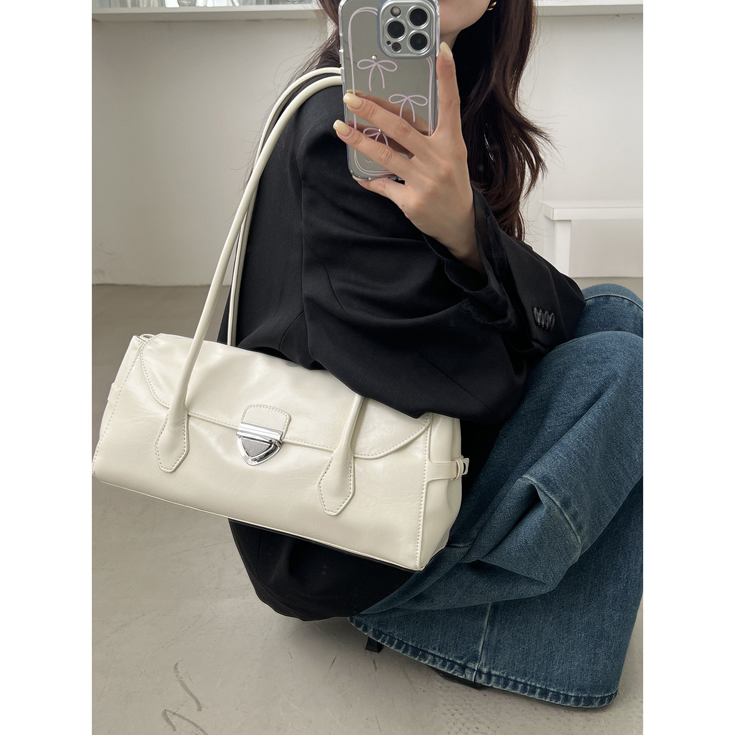 高级感腋下包2026新款真皮女包白色法棍包横款方形百搭单肩包牛皮