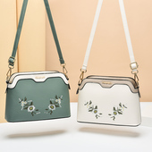 绣花单肩斜挎包小包包 时尚 女士贝壳包2026新款 中年妈妈包洋气个性