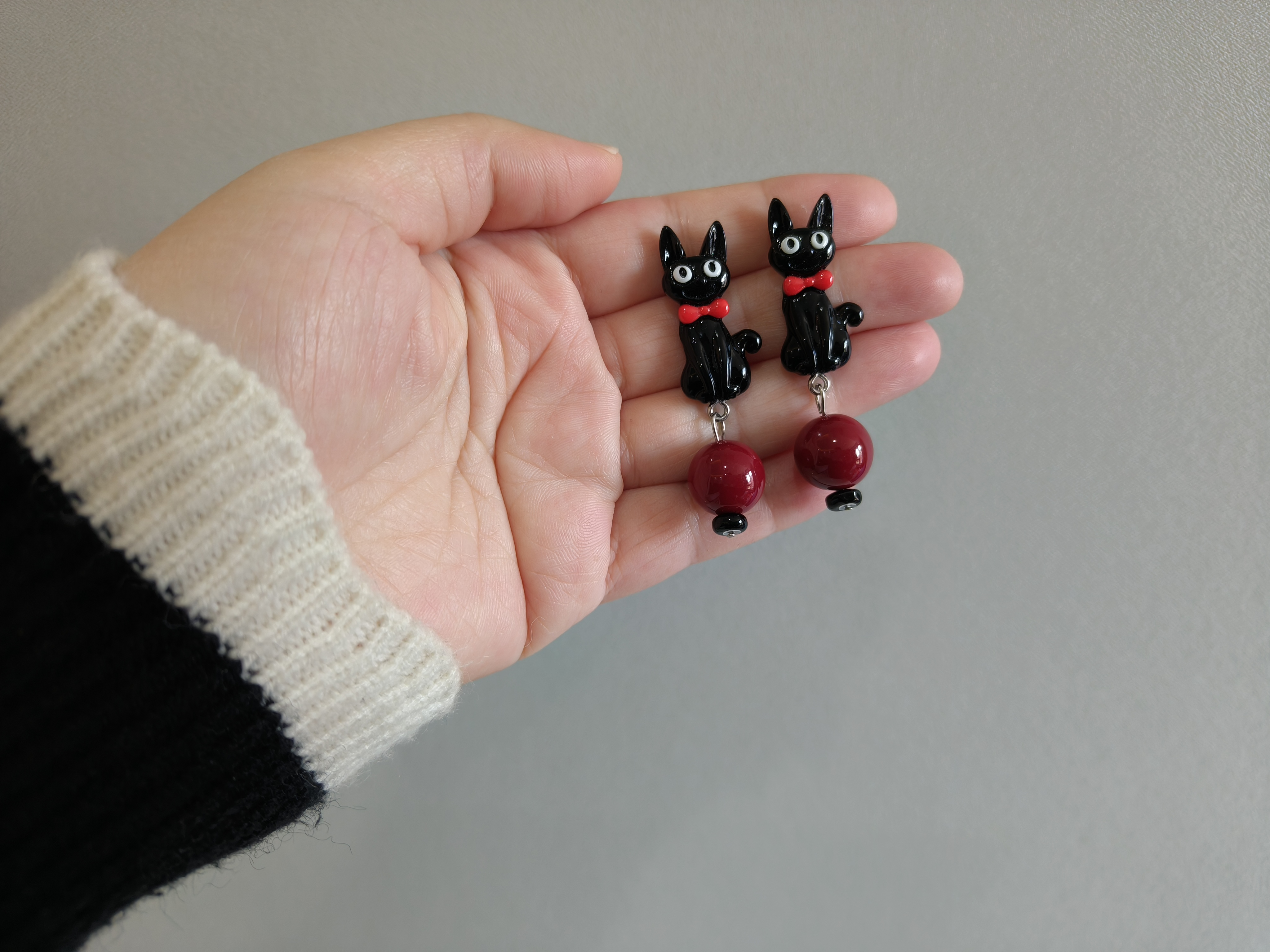 是Alice。魔女宅急便黑猫手作耳钉