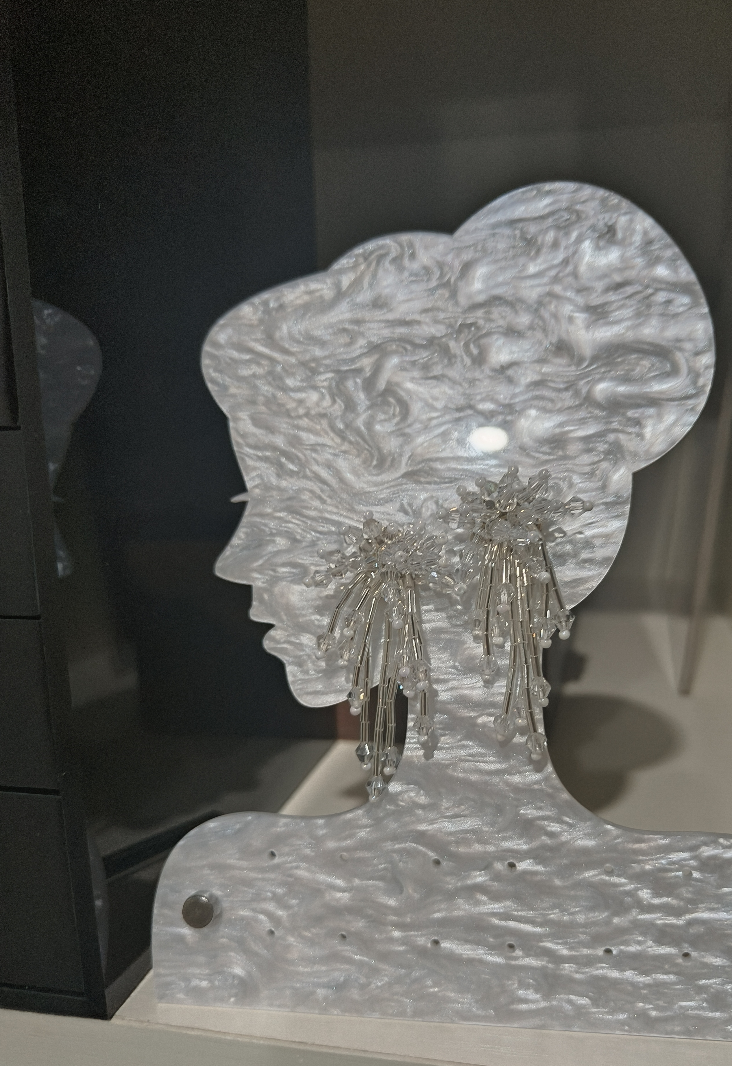 是Alice。浪漫烟花手作串珠长款耳钉