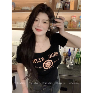 美式辣妹印花方领短袖T恤女夏季设计感纯色显瘦短款别致大码上衣