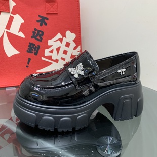 英伦风漆皮厚底乐福鞋女2026春季新款圆头蝴蝶结水钻一脚蹬小皮鞋