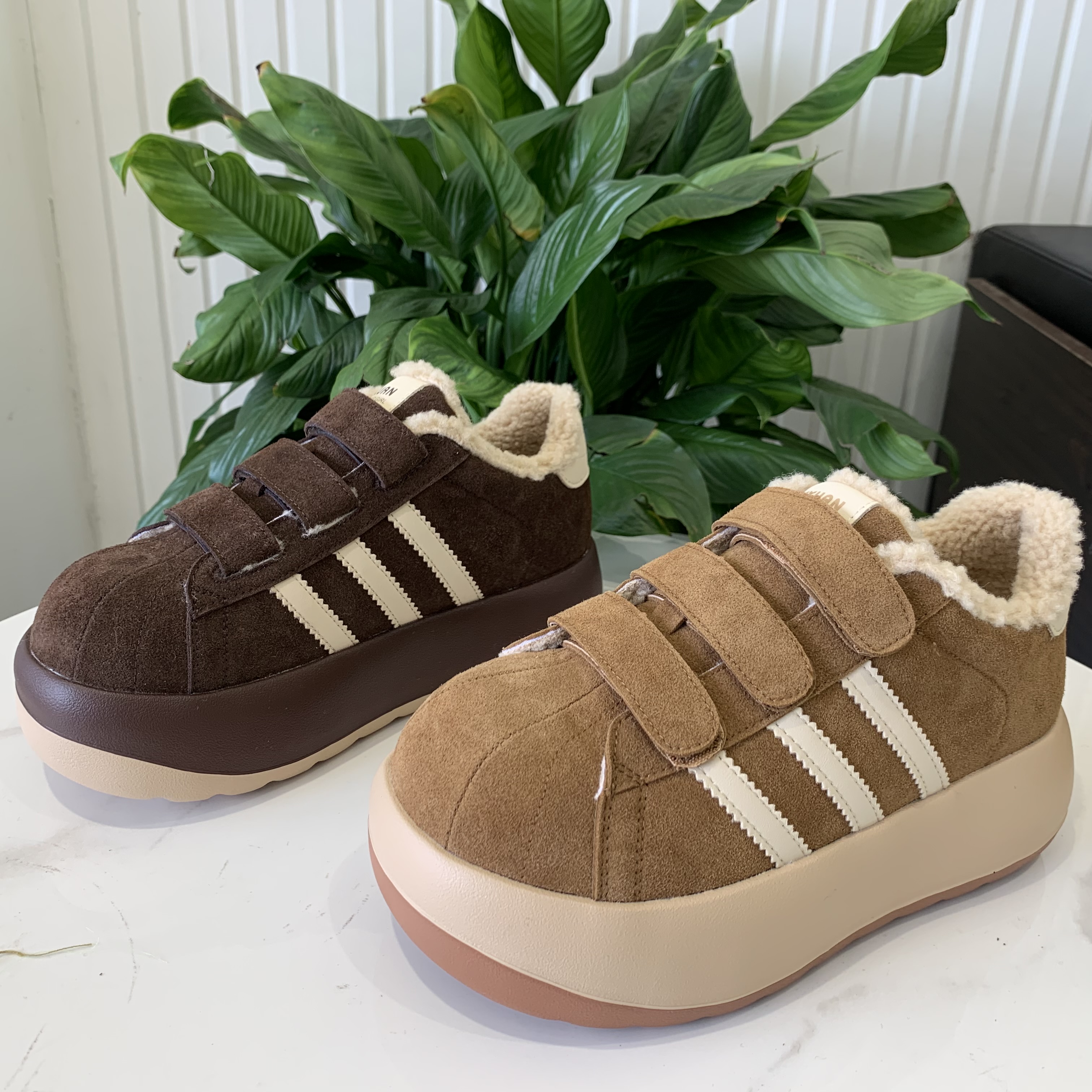 真皮厚底增高加绒保暖休闲板鞋女2025冬季爆款魔术贴丑萌大头棉鞋