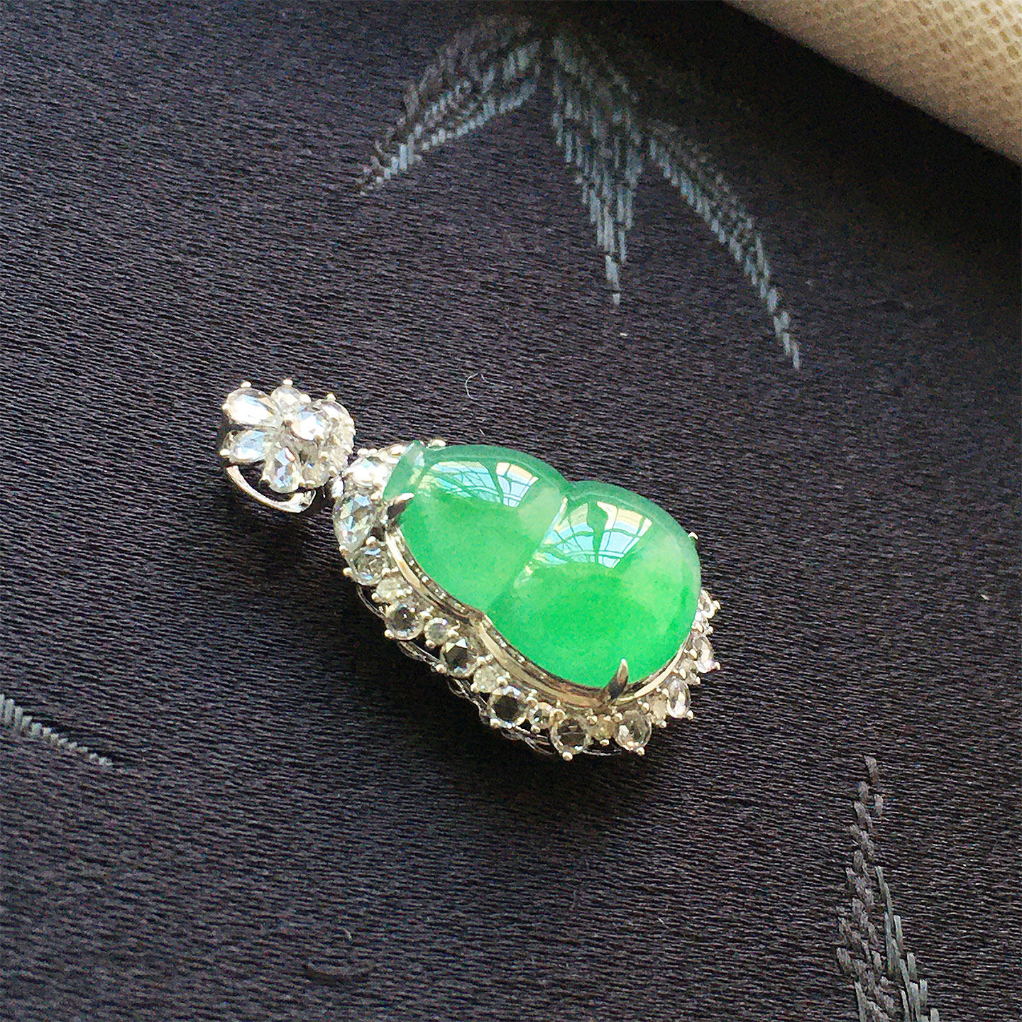 缅甸翡翠冰种满绿色葫芦吊坠18K金女款老种a货阳绿色福禄寿挂件