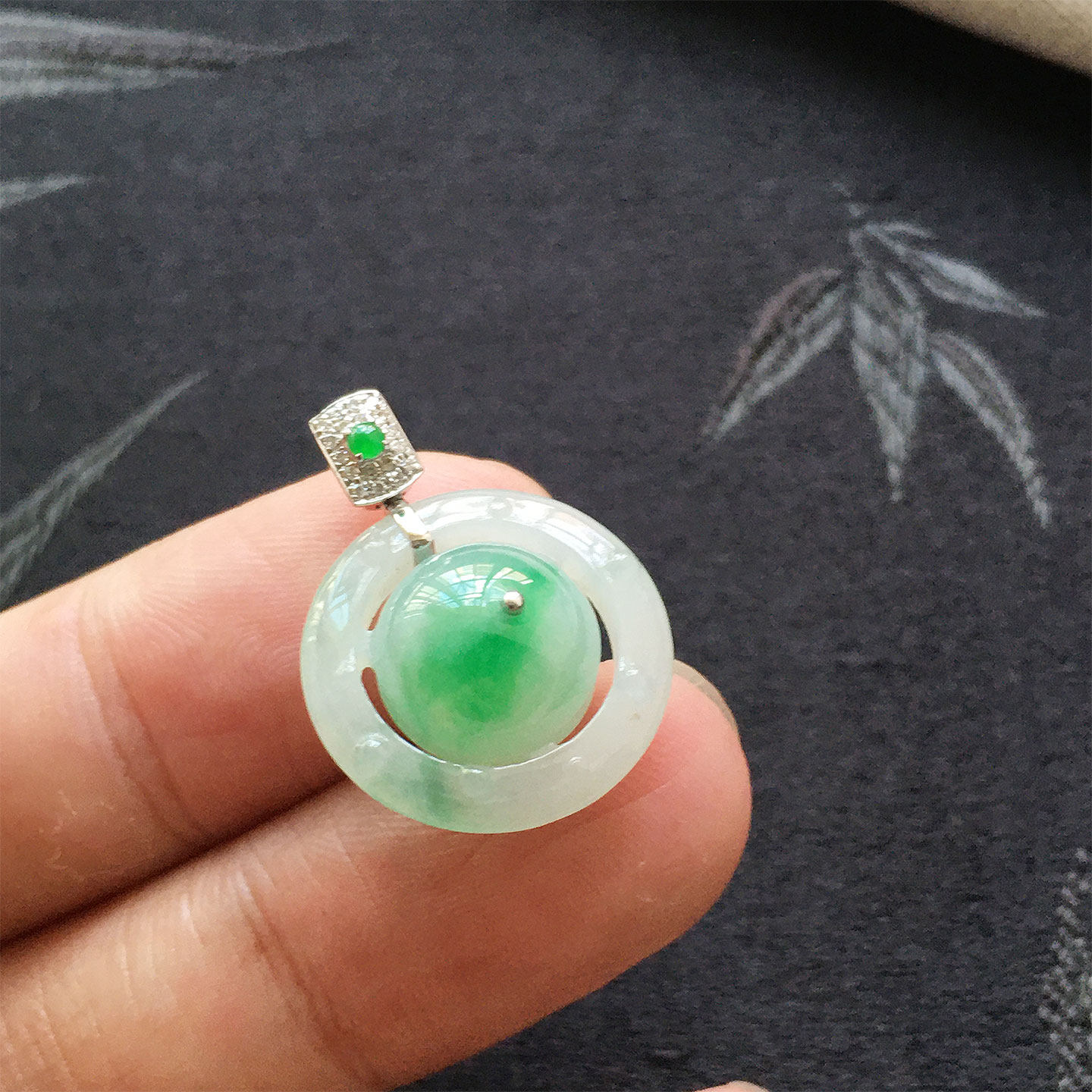 缅甸翡翠冰种飘阳绿色玉珠子配珠18K金扣女款玉坠冰翠绿特色吊坠