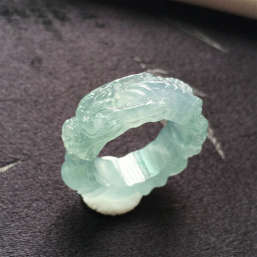 翡翠冰种蓝水精雕盘龙指环