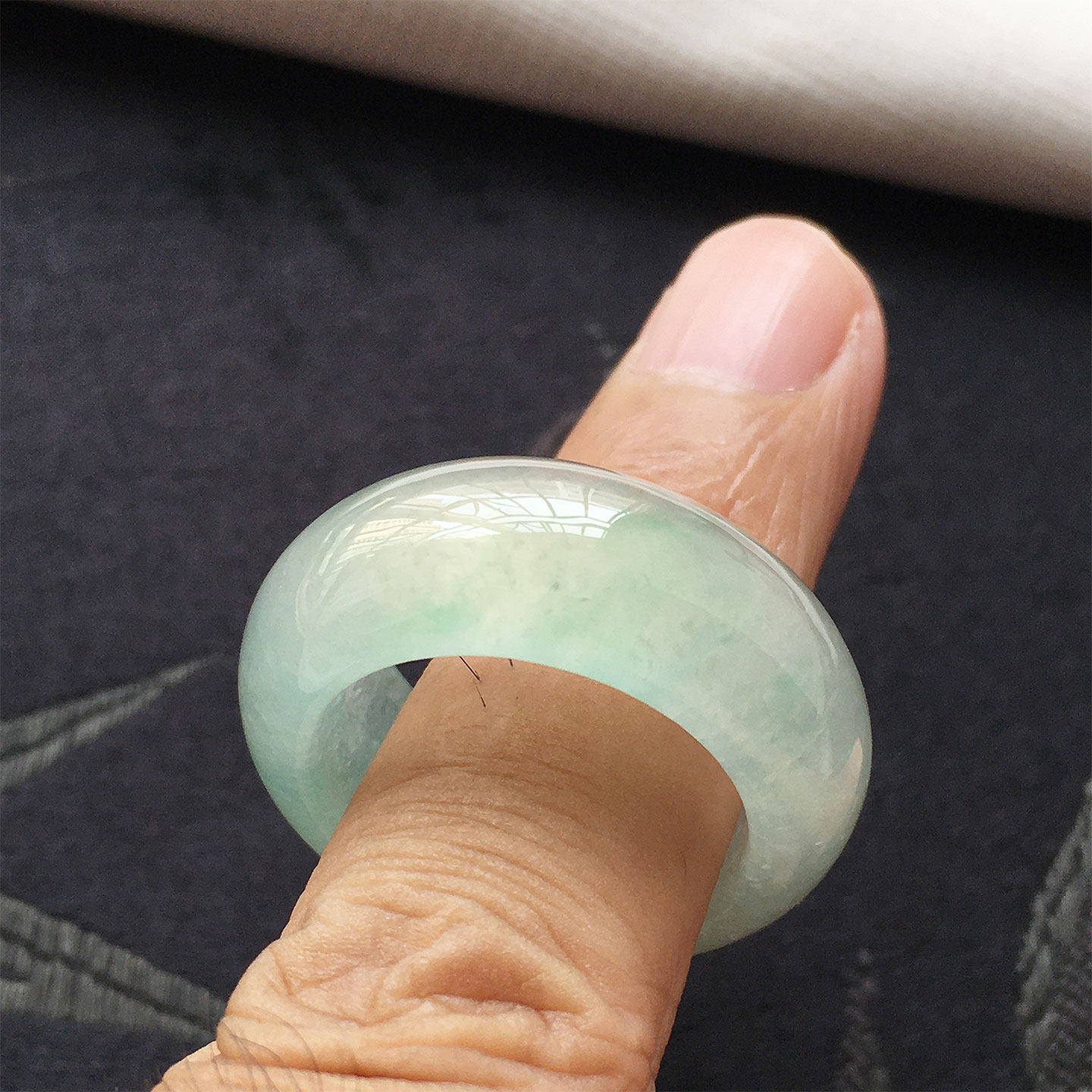 翡翠高冰种飘绿花玉指环扳指