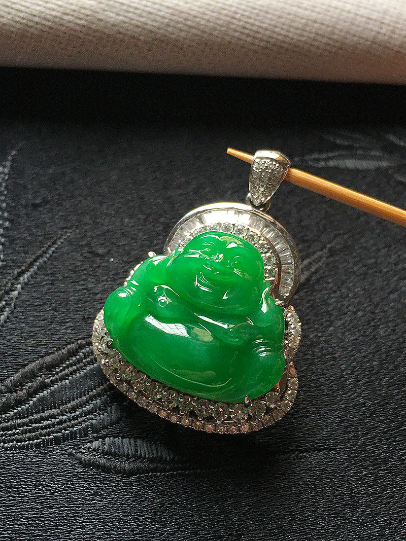缅甸翡翠冰种翠绿色佛公吊坠女款18K金镶嵌钻石满绿玉佛平安佛