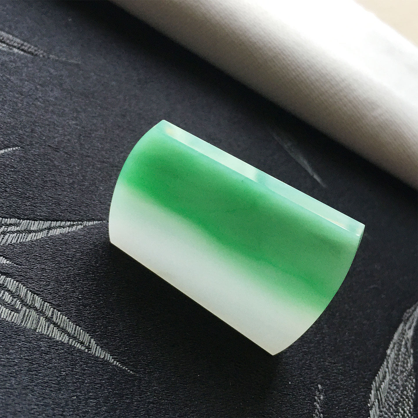 冰种阳绿缅甸翡翠无事牌吊坠