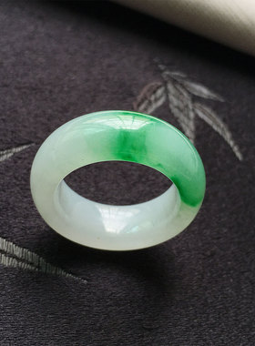 缅甸翡翠冰种阳绿色玉指环戒圈18mm老种a货冰透翠绿玉戒17号圈戒