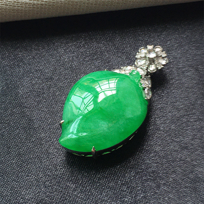 缅甸翡翠冰种翠绿色玉福瓜吊坠18K金老种a货冰透满绿玉瓜高档瓜