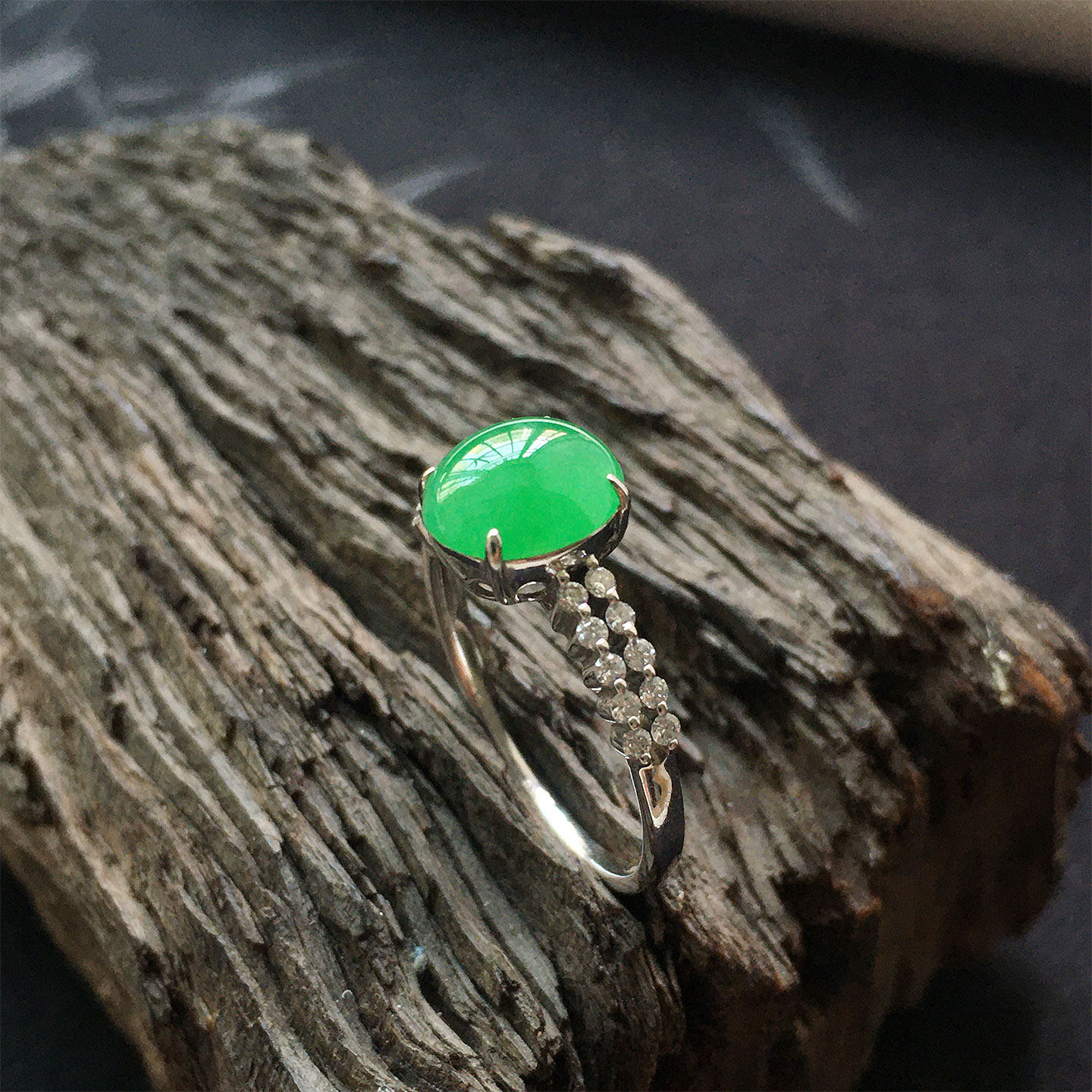 缅甸翡翠冰种满绿色玉蛋面戒指女款14号圈老种a货冰透17mm戒圈金