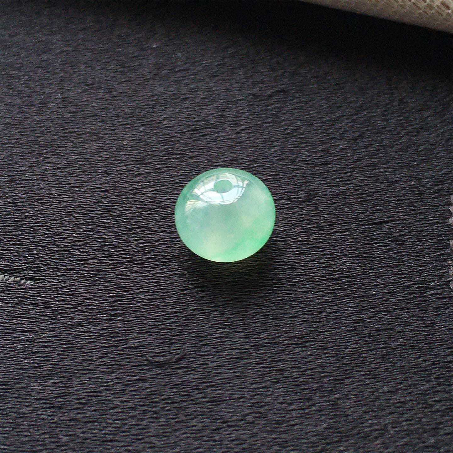 高冰种浅绿色玉珠子多宝珠