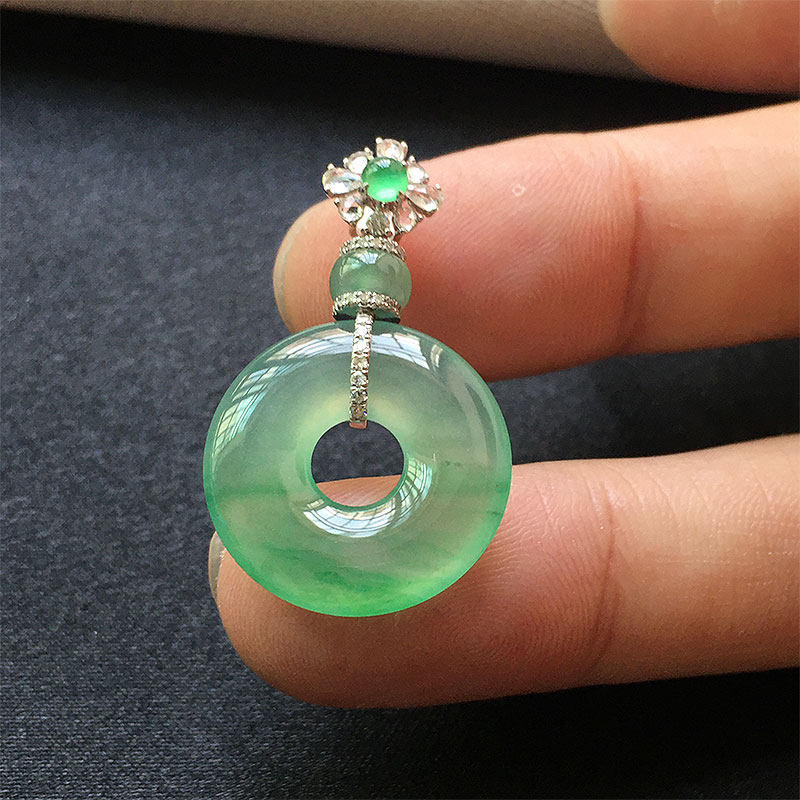 缅甸翡翠高冰种翠绿色平安扣吊坠18K金镶嵌女款玉扣甜甜圈挂件女