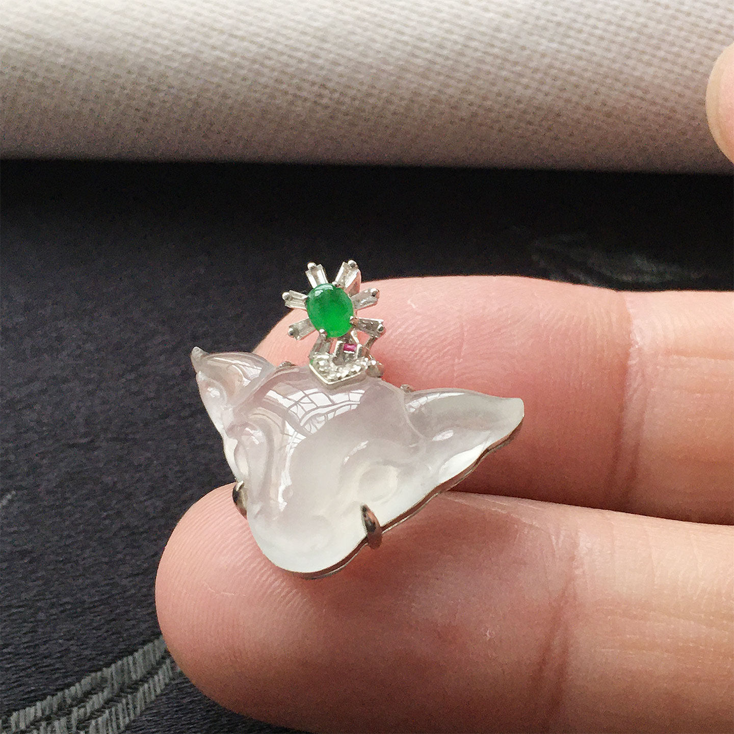 18K金镶翡翠牛头白冰纯净生肖牛