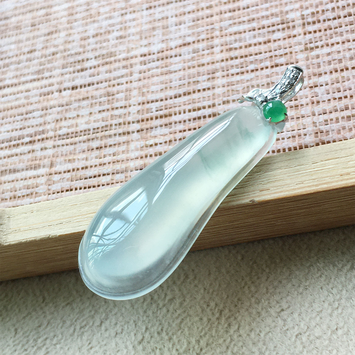 缅甸翡翠高冰种福瓜吊坠
