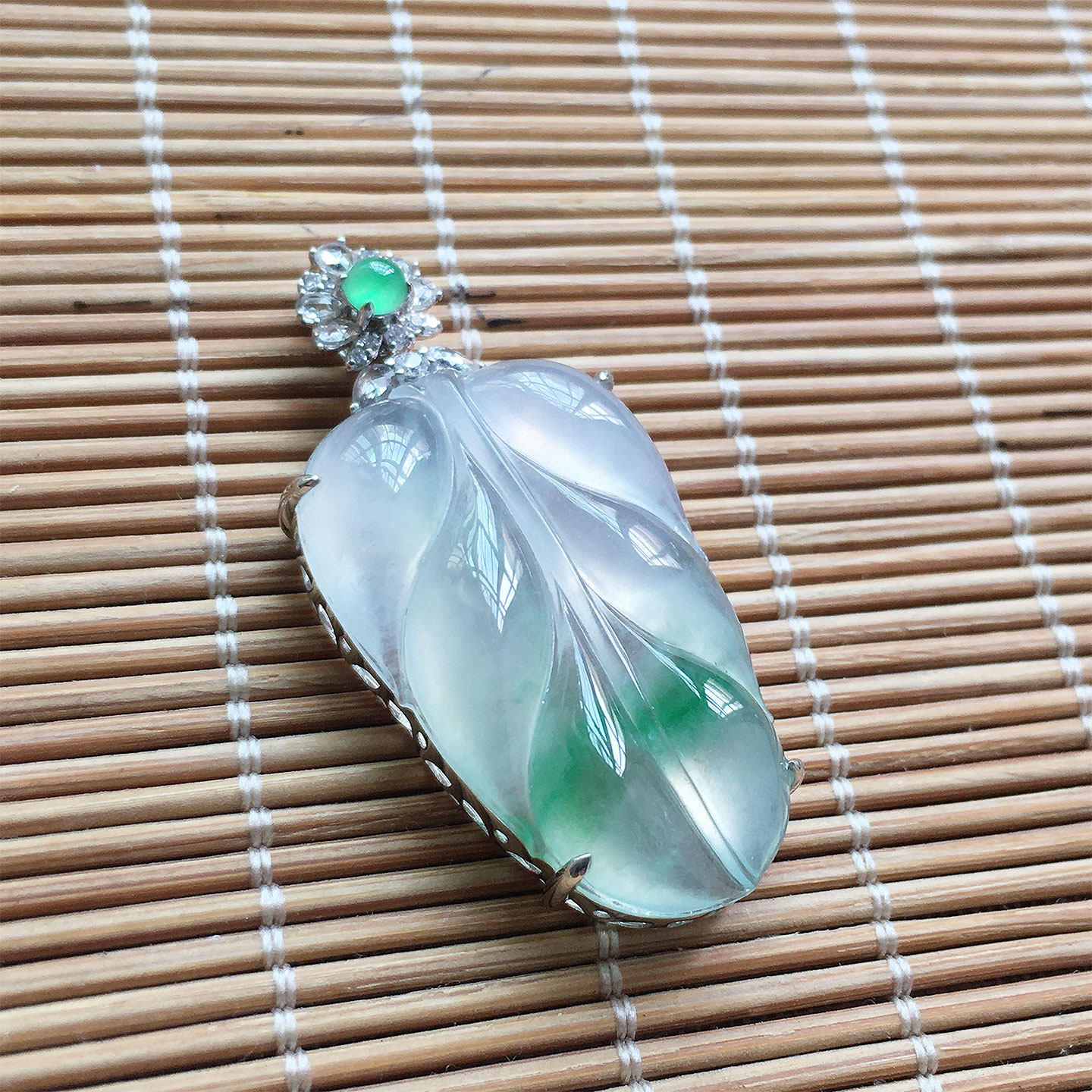 18K金镶嵌缅甸翡翠叶子吊坠冰种飘绿花缅甸天然翡翠树叶挂件玉叶