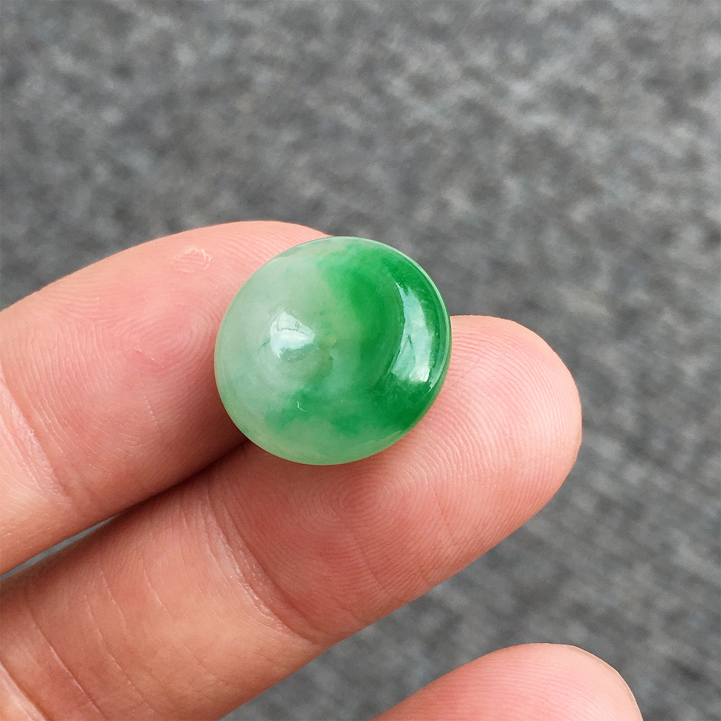 缅甸翡翠冰种阳绿色平安扣吊坠