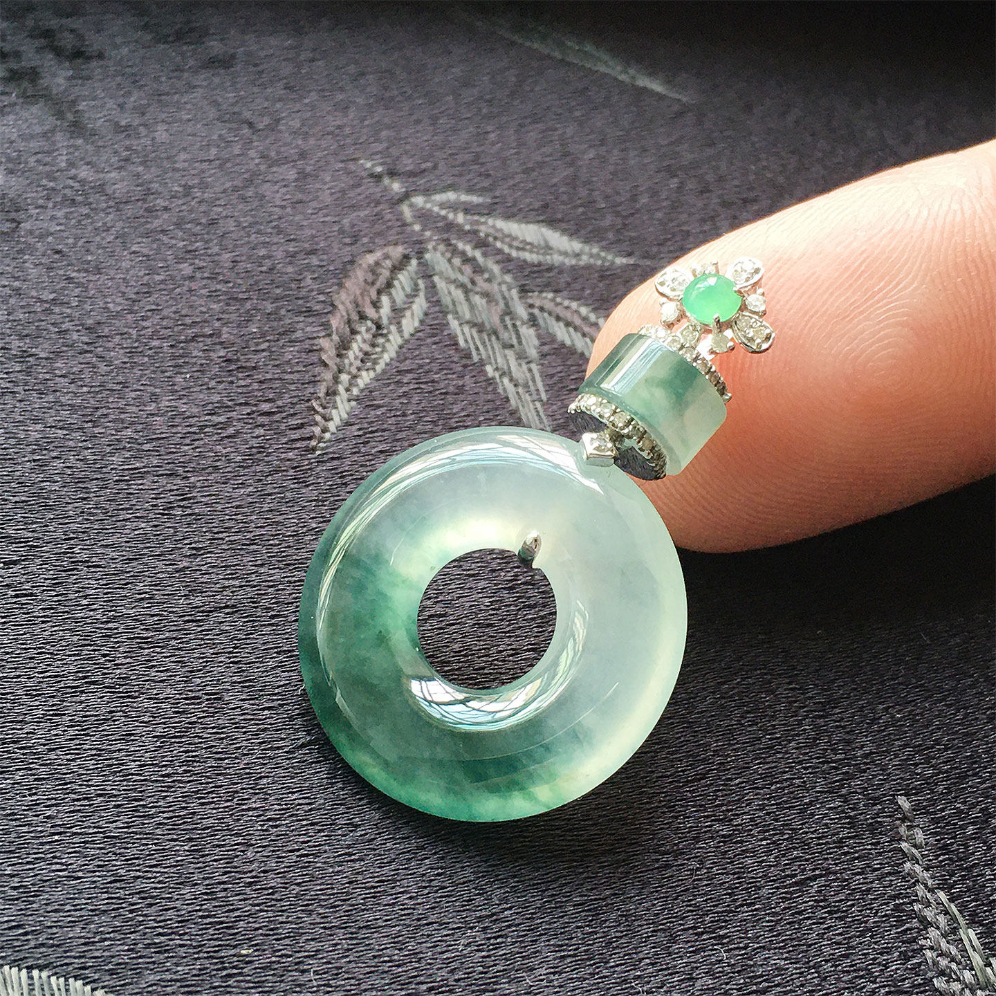 翡翠高冰种飘蓝花平安扣吊坠