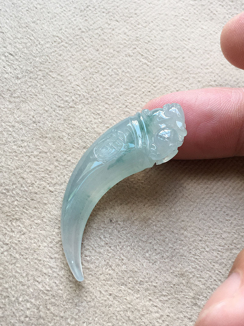 缅甸翡翠冰种飘花生肖龙钩吊坠老种a货冰属相龙挂件招财玉龙牙