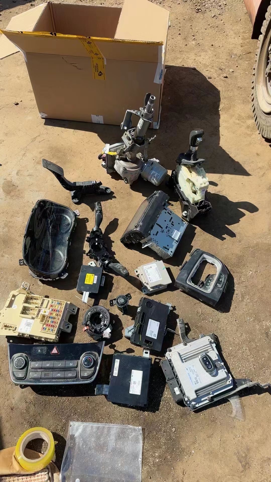 现代ix35 仪表盘转速表 保险丝盒 空调开关面板BCM车身电脑智能盒