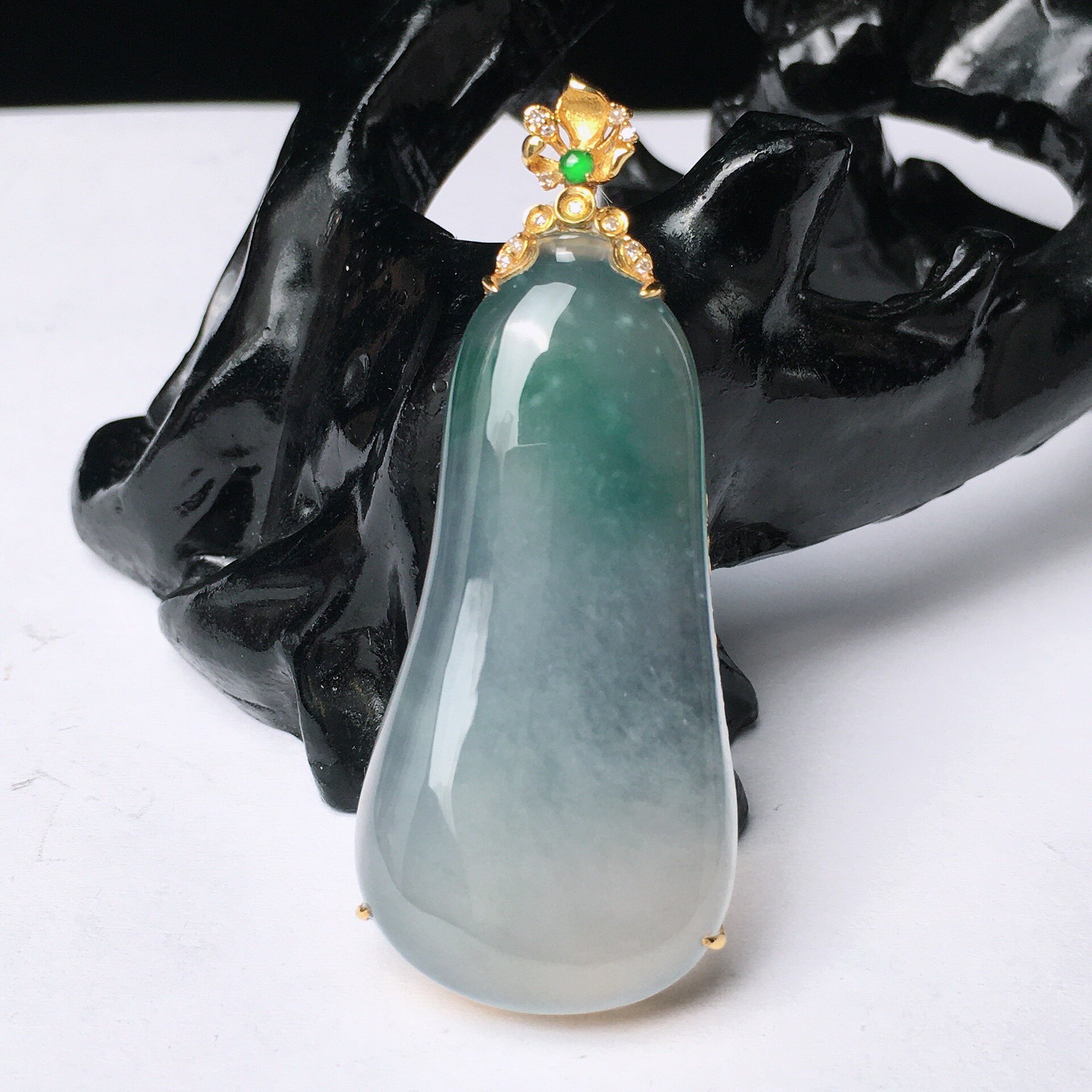 缅甸天然翡翠A货 18k金镶嵌冰种飘花福瓜吊坠