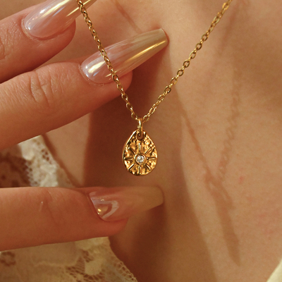 KNA珂娜「金芒朝露」星芒水钻吊坠项链钛钢镀18K金高保色锁骨链女