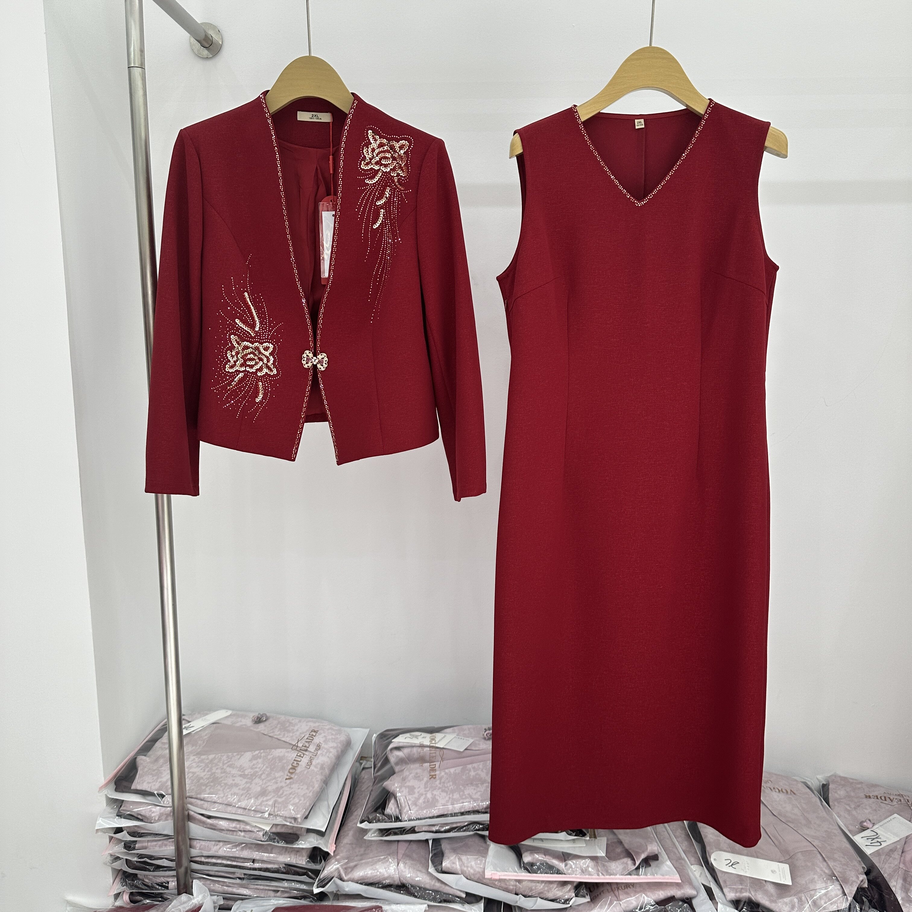 今年爆款喜婆婆订婚宴两件套裙秋季新款气质妈妈敬酒服婚礼连衣裙
