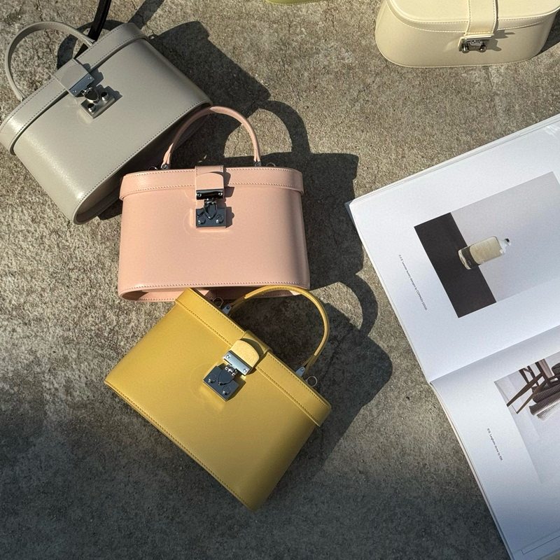 欧尚典高级感手提盒子小方包女2026春夏新款甜美糖果真皮斜挎小包