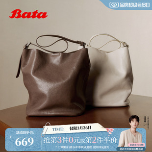 Bata水桶包2026春季 通勤百搭牛皮大容量单肩包女26A01AX6 商场新款