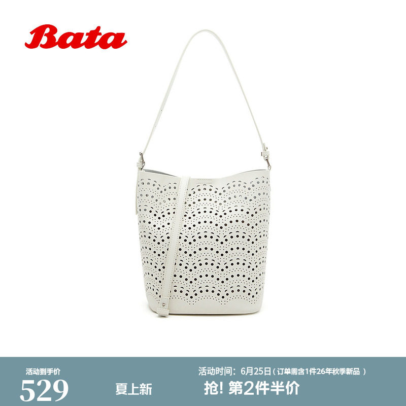 Bata水桶包2026夏商场新款时尚简约镂空花纹大容量单肩包26B01BX6