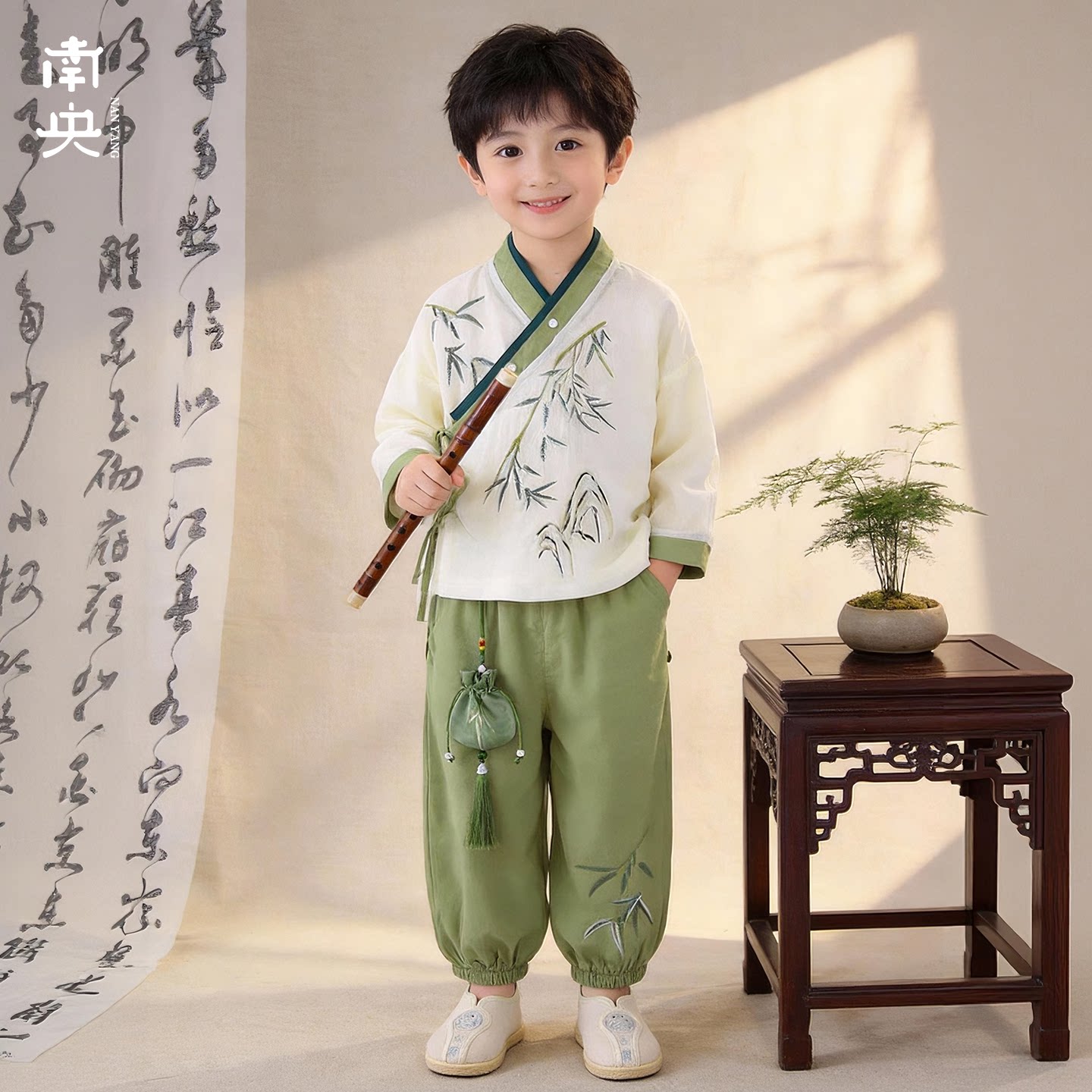 男孩帅气古装汉服男童长袖套装图片