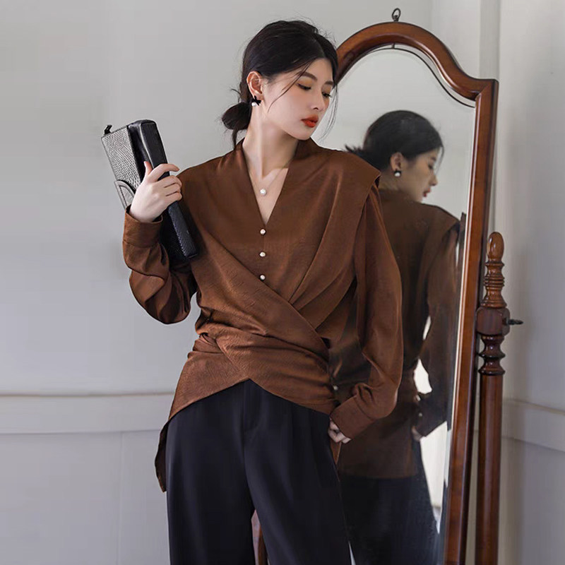 法式复古V领不规则长袖缎面小衫女单排扣V领衬衫雪纺衫打底衫上衣 - 戎正服饰出品