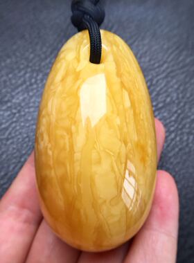 虎皮纹蜜蜡颜色浓郁吊坠