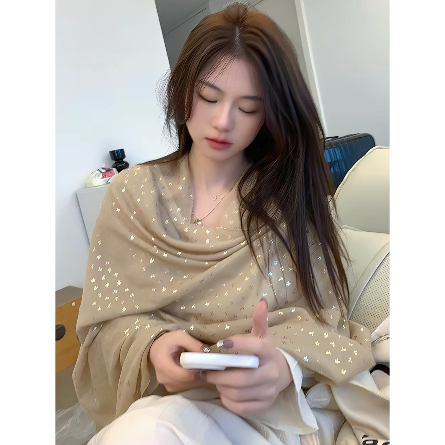 金色亮片丝巾女春夏季空调披肩百搭防晒纱巾旅游穿搭时尚搭配披风