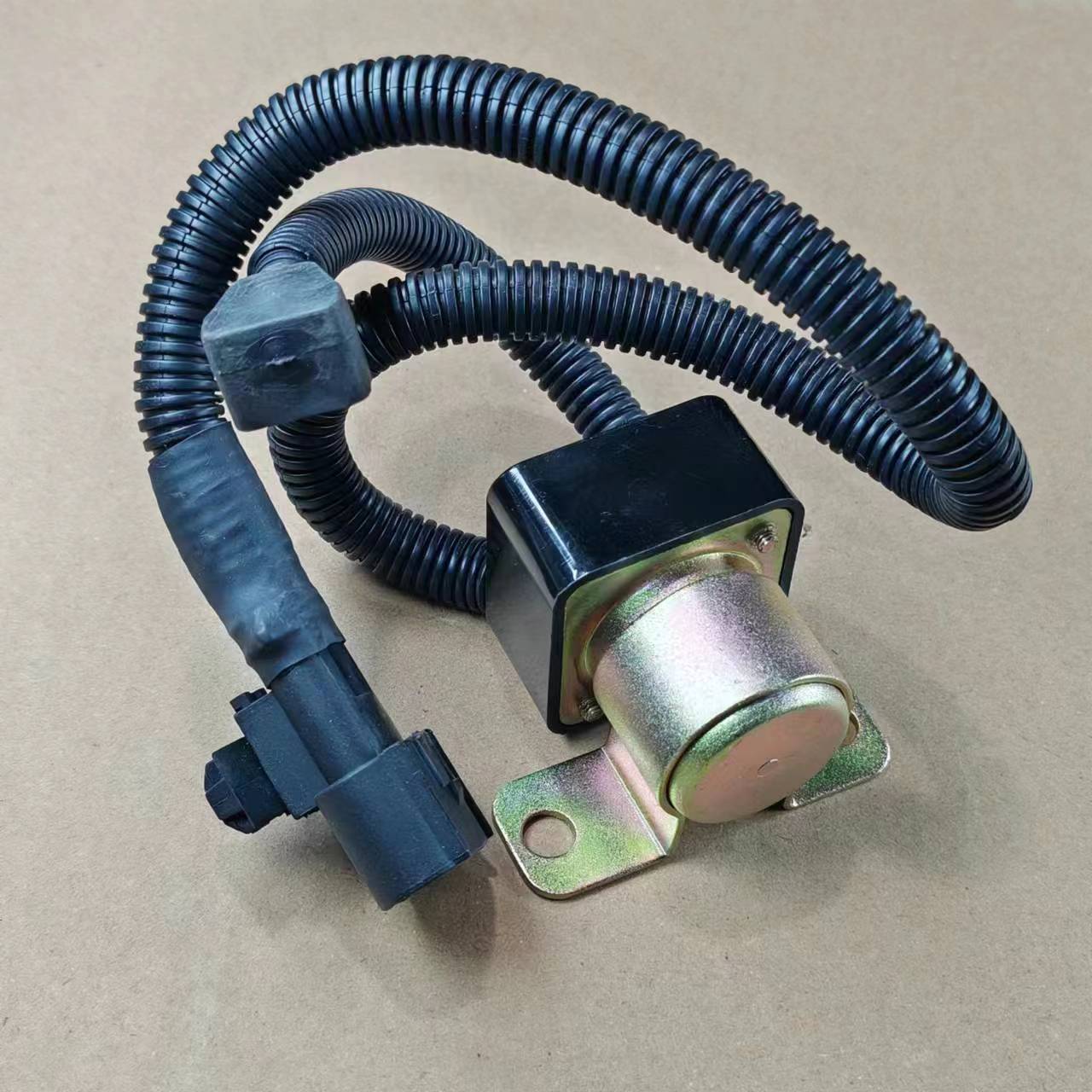 解放J6P驾驶室举升泵电动继电器