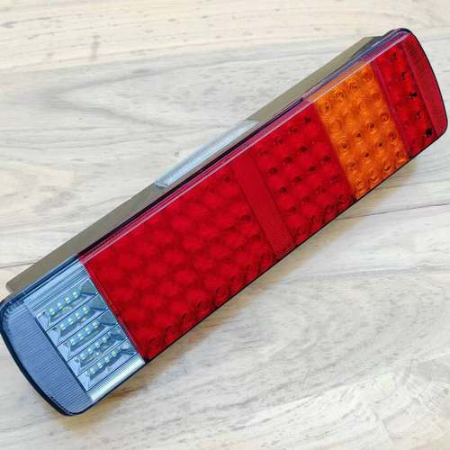 防砸重汽豪沃后尾灯总成原车电子