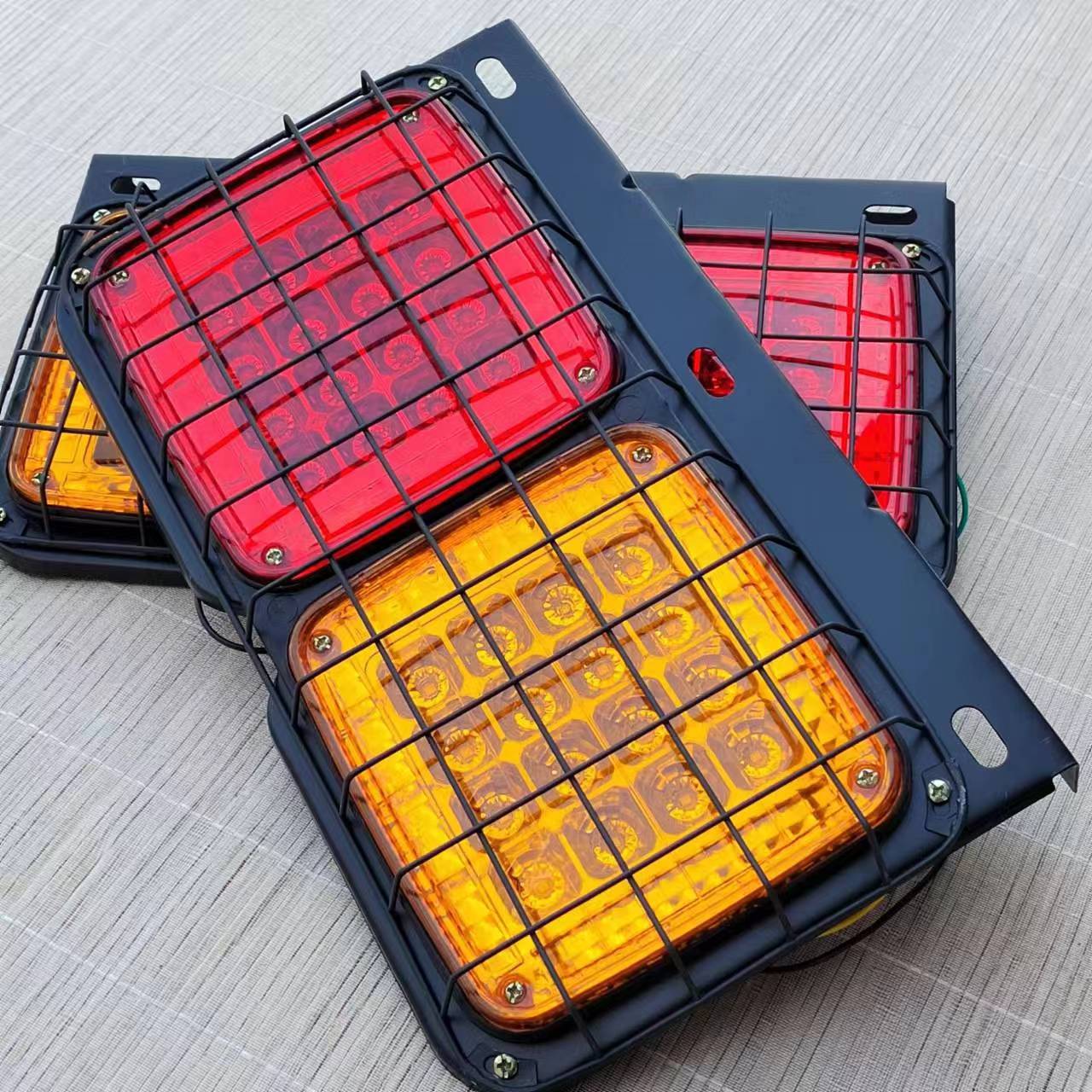 带铁网东风153后尾灯led电子24v